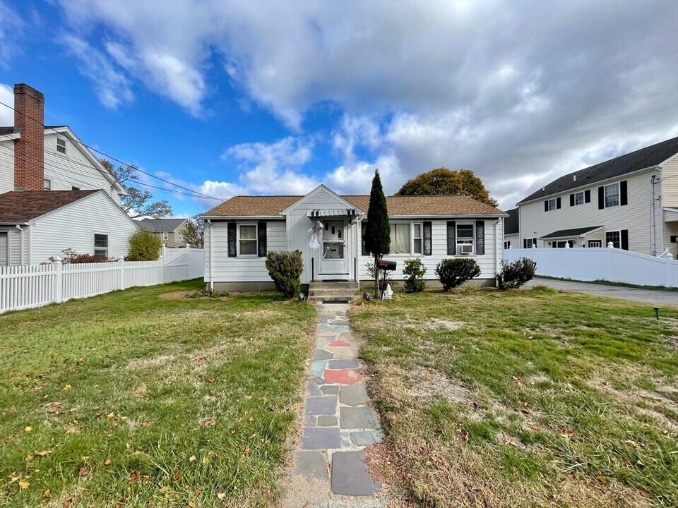 226 Nevada St in Newton, MA - Building Photo