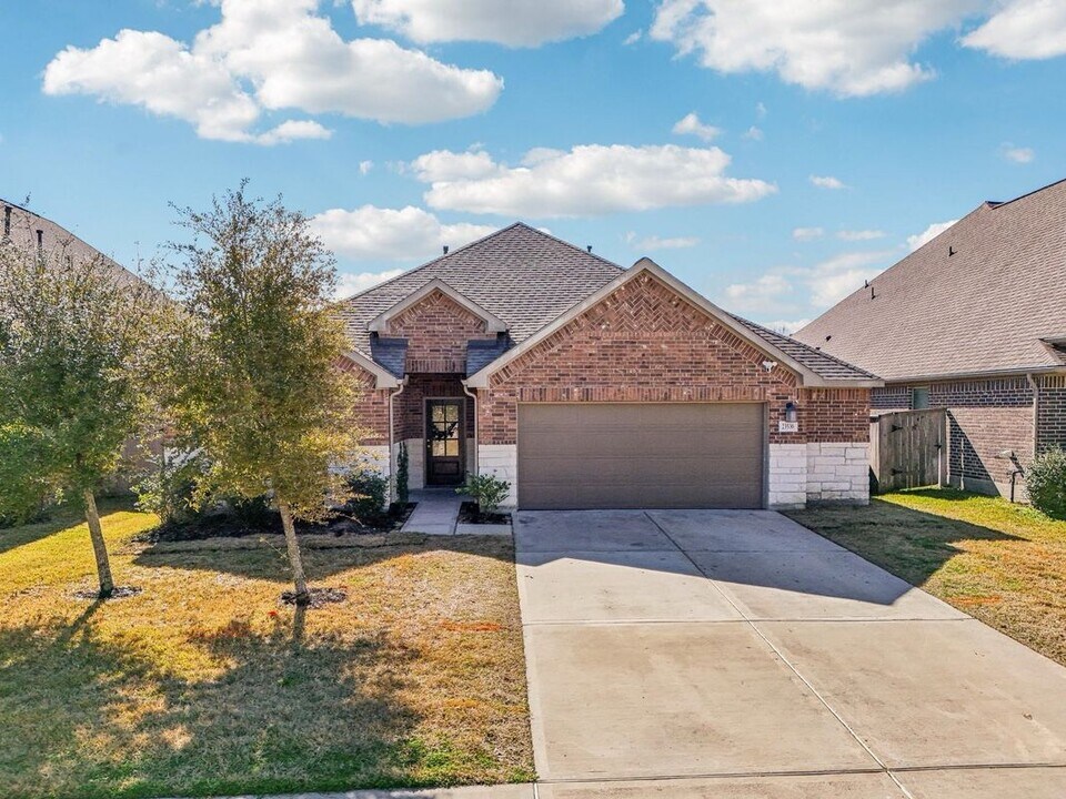 23536 Kenworth Dr in New Caney, TX - Building Photo