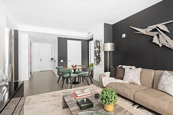 70 Charlton St in New York, NY - Building Photo