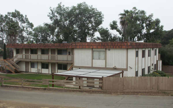 355 Idaho Ave in Escondido, CA - Building Photo - Building Photo