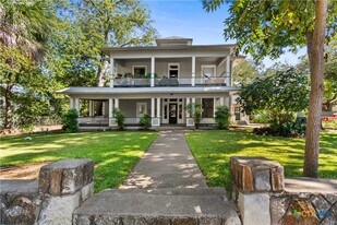 527 W San Antonio St in San Marcos, TX - Building Photo