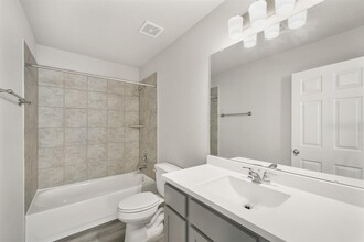 13303 Lost Boulder Dr in Houston, TX - Building Photo - Building Photo