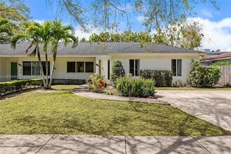 11720 SW 81st Rd in Miami, FL - Building Photo - Building Photo