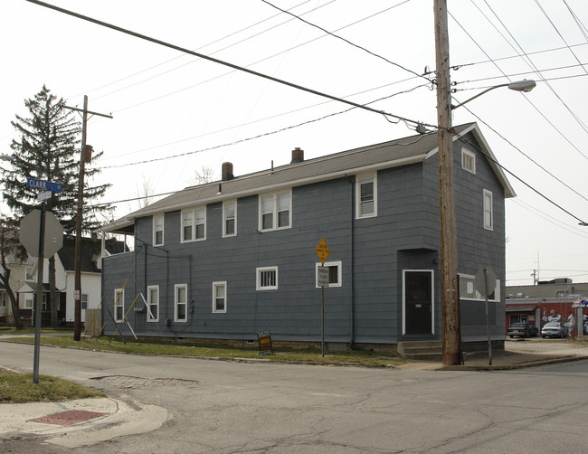 525 Clark St in Elyria, OH - Foto de edificio - Building Photo