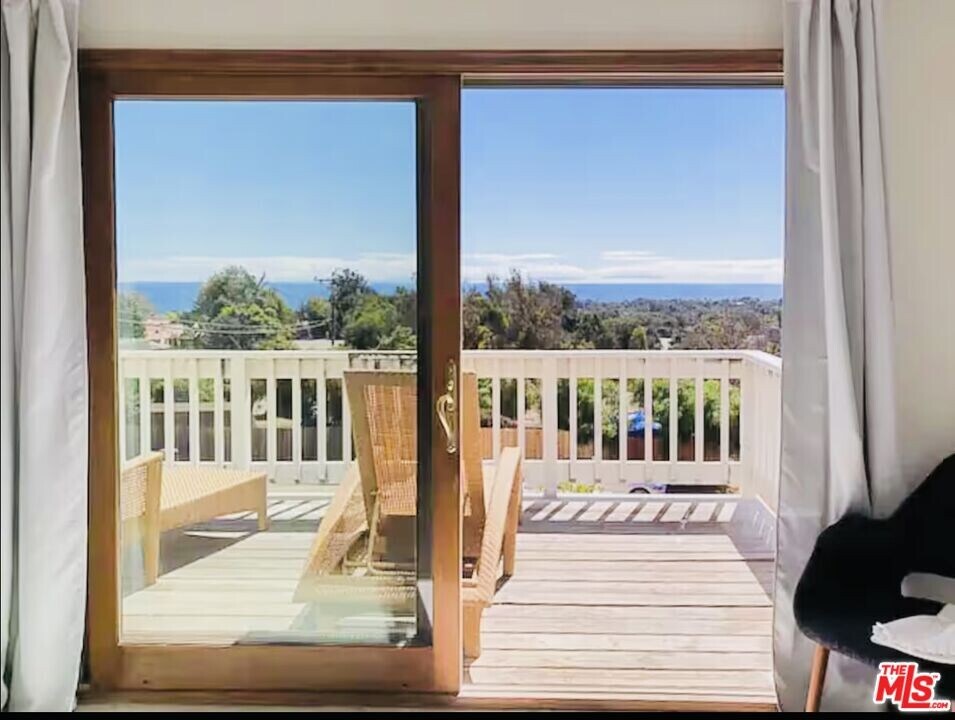 6300 Zuma Mesa Dr in Malibu, CA - Building Photo