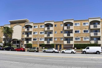 Terraces at Madrona in Sherman Oaks, CA - Building Photo - Building Photo