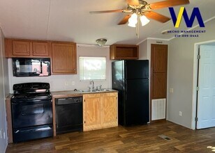 1819 Co Rd 1001, Unit 22 in Pearsall, TX - Building Photo - Building Photo