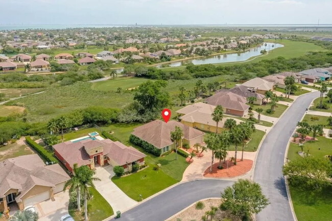 103 Golf House Rd in Laguna Vista, TX - Foto de edificio - Building Photo