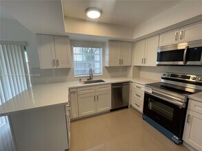 12370 SW 52nd Pl in Cooper City, FL - Building Photo - Building Photo