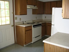 Glenwood Village Apartments in Findlay, OH - Building Photo - Interior Photo