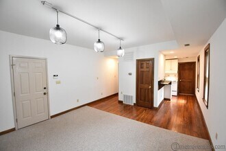 37 E Russell St, Unit A in Columbus, OH - Building Photo - Building Photo