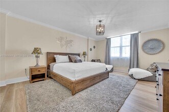 5001 Collins Ave in Miami Beach, FL - Building Photo - Building Photo