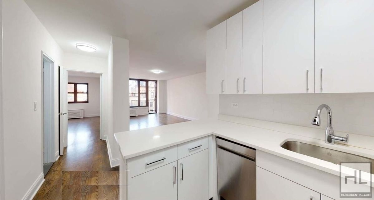 EAST 35 STREET in New York, NY - Building Photo