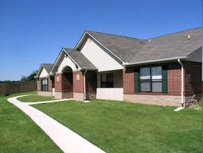 Yukon on 15th in Yukon, OK - Building Photo - Building Photo