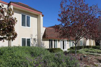 Glenaire Apartments in San Diego, CA - Building Photo - Building Photo