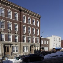 213 Calyer St in Brooklyn, NY - Building Photo
