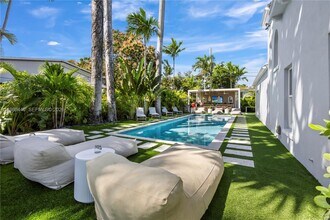 1121 NE 85th St in Miami, FL - Building Photo - Building Photo