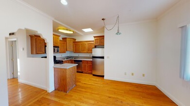 LARGE 2 BEDROOM AVAILABLE in Los Angeles, CA - Building Photo - Interior Photo