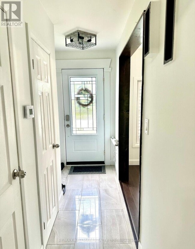 19 Richardson Dr in Aurora, ON - Building Photo - Building Photo