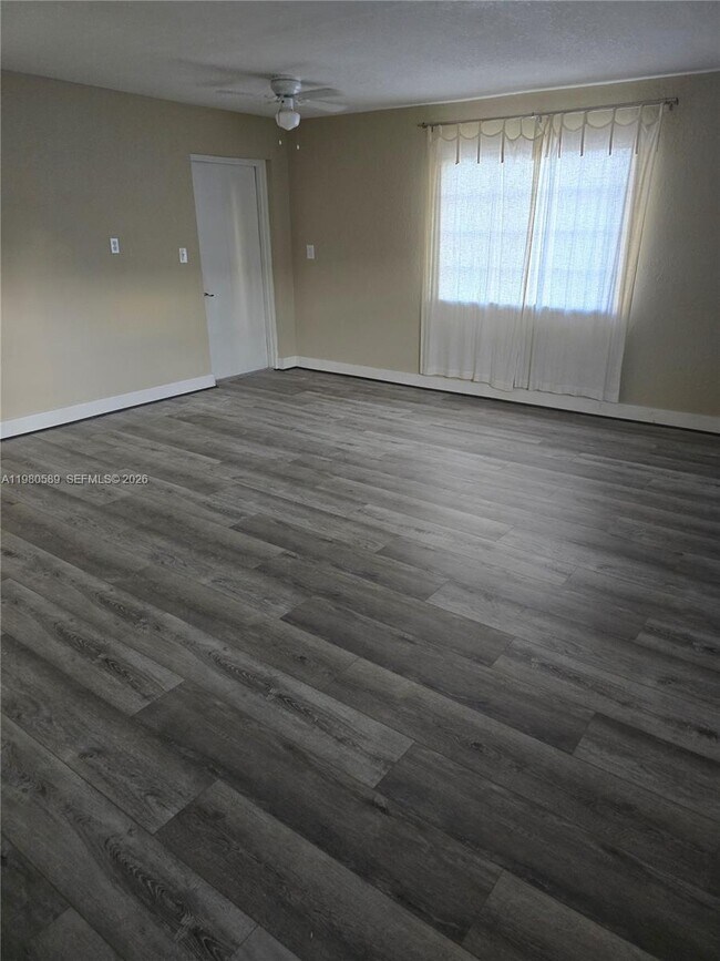 880 E 26th St in Hialeah, FL - Building Photo - Building Photo