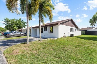 5402 SW 138th Pl in Miami, FL - Building Photo - Building Photo