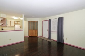 153 Cortland Ln in Bedminster, NJ - Foto de edificio - Building Photo