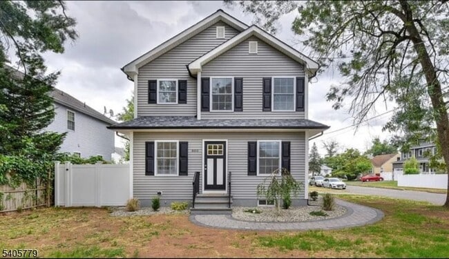 800 Drake Ave in Middlesex, NJ - Building Photo - Building Photo
