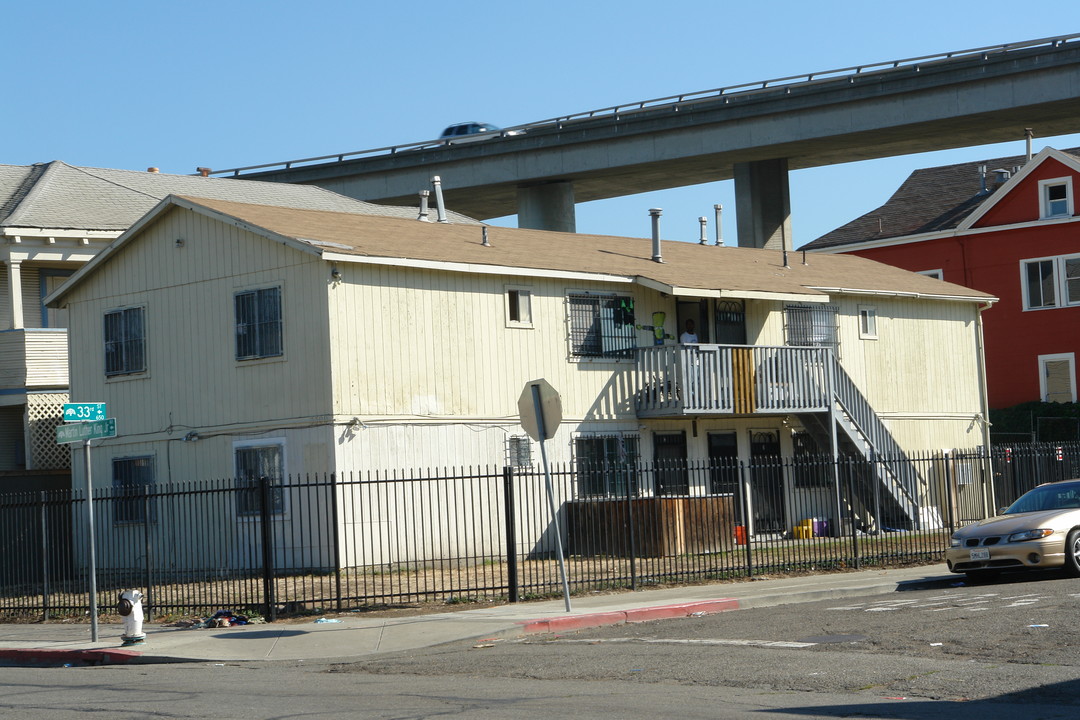 3300 Martin Luther King Jr. Way in Oakland, CA - Foto de edificio