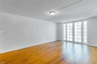 1754 Meridian Ave in Miami Beach, FL - Building Photo - Building Photo