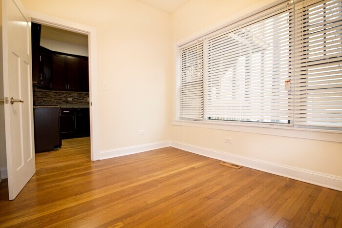 3032 N Milwaukee Ave-Unit -1 in Chicago, IL - Building Photo