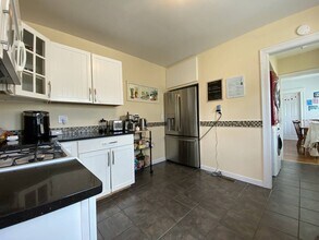 2 Vassar St, Unit 1 in Medford, MA - Foto de edificio - Building Photo