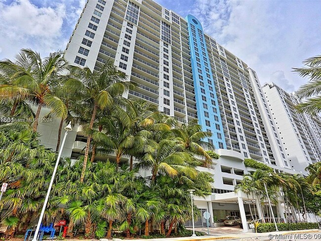 1800 Sunset Harbour Dr, Unit 1006 in Miami Beach, FL - Foto de edificio - Building Photo