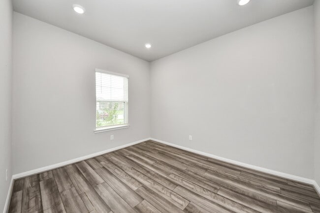 property at 7206 Melrose Ln