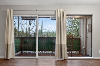 7726 SW Barnes Rd in Portland, OR - Building Photo - Building Photo