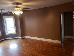 450 Laurel Hill Ave in Cranston, RI - Building Photo - Building Photo