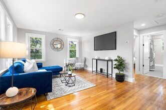 12 Morrison St in Medford, MA - Building Photo - Building Photo