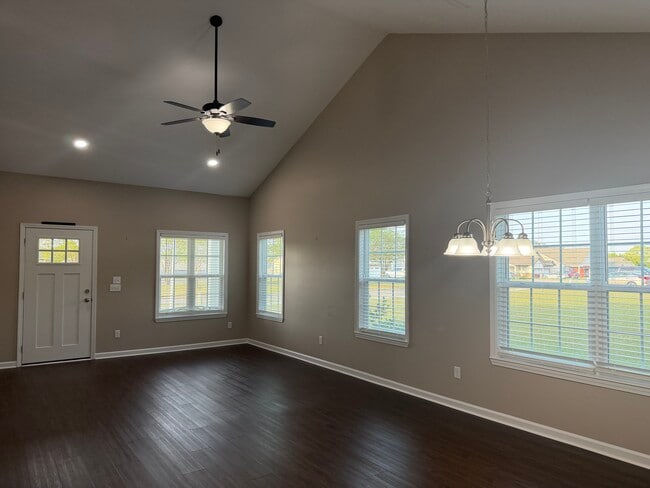 137 Heyward Dr in Dothan, AL - Foto de edificio - Building Photo