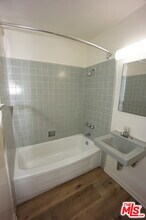 1233 Barry Ave-Unit -101 in Los Angeles, CA - Building Photo - Building Photo