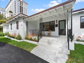 39 Palermo Ave in Coral Gables, FL - Building Photo - Building Photo