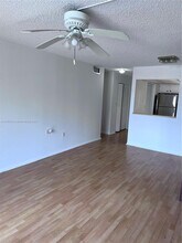 16950 W Dixie Hwy in North Miami Beach, FL - Foto de edificio - Building Photo