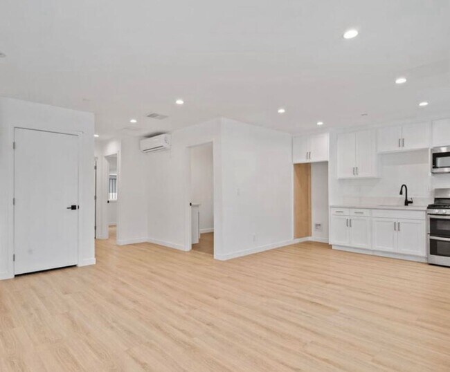 10914 Columbus Ave in Los Angeles, CA - Building Photo - Building Photo