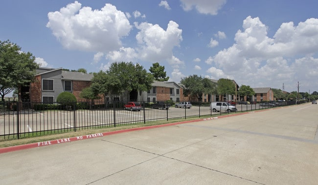 Grayson Ridge in North Richland Hills, TX - Foto de edificio - Building Photo