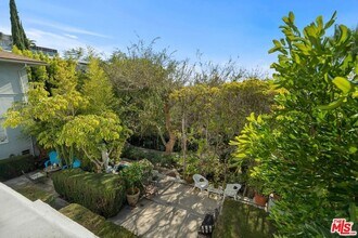 1323 N Olive Dr in West Hollywood, CA - Building Photo - Building Photo