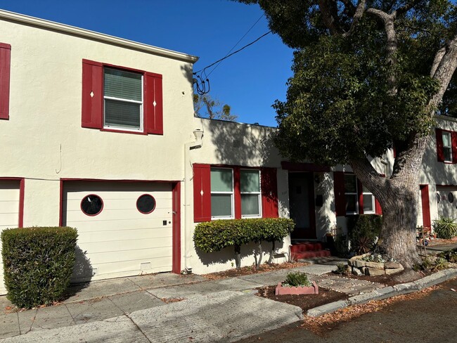 729 Mellus St in Martinez, CA - Foto de edificio - Building Photo