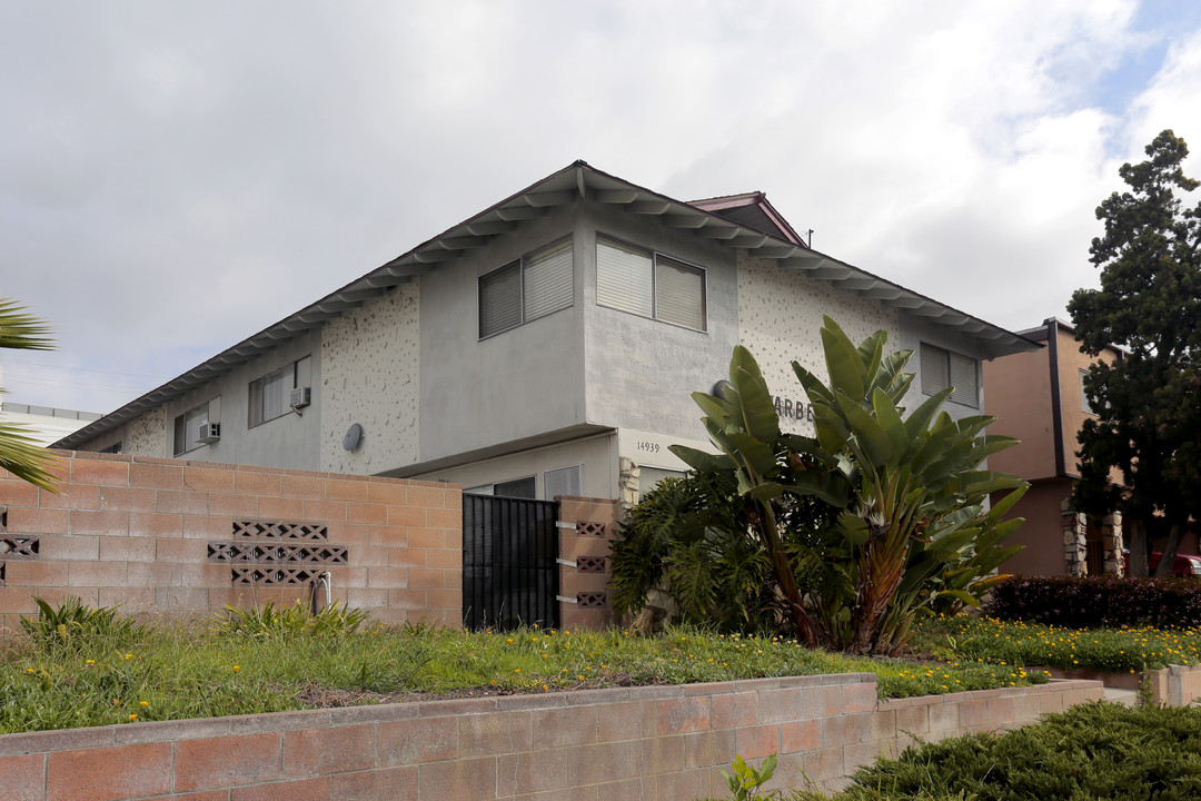 Marbern in La Mirada, CA - Foto de edificio