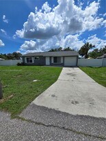 732 Phyllis St in Port Charlotte, FL - Building Photo
