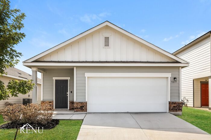 5039 Firefly Hls in Saint Hedwig, TX - Building Photo