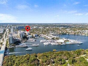 2555 NE 11th St in Fort Lauderdale, FL - Foto de edificio - Building Photo