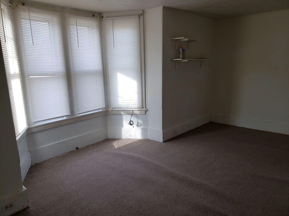 1621 Concord St-Unit -1 in Framingham, MA - Building Photo