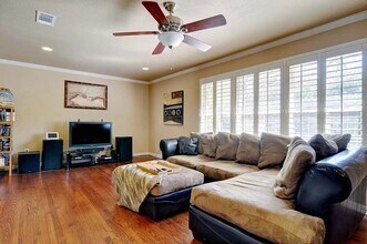 3355 Bilglade Rd in Fort Worth, TX - Foto de edificio - Building Photo